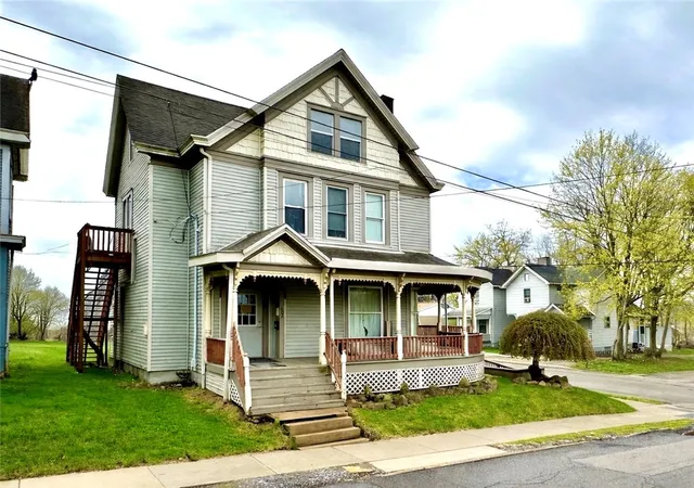 Homes for sale in New Castle, PA | 602 Court St, New Castle, PA 16101 | MLS# 1758191