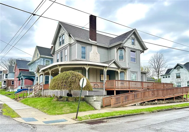 Homes for sale in New Castle, PA | 602 Court St, New Castle, PA 16101 | MLS# 1758191