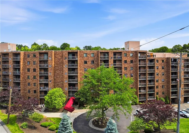 1st image of 1500 Cochran Road #900, Scott Twp, PA 15243 | MLS# 1758092