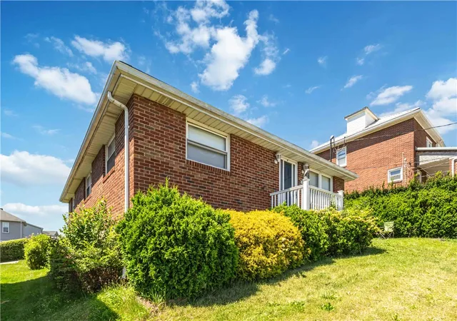 Photo 3 of Single family home for sale at 1040 Mace St, Greensburg, PA 15601 | MLS# 1758032 | Listing updated on 2026-07-21