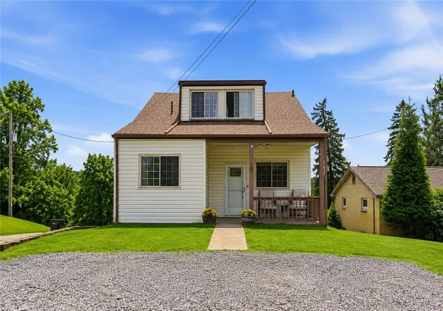 Homes for sale in Ross Twp, PA | 160 Renfer St, Ross Twp, PA 15237 | MLS# 1758158
