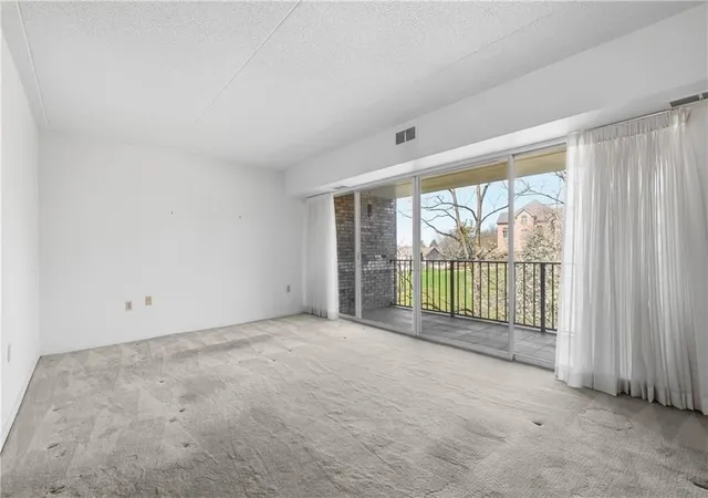 Homes for sale in Scott Twp, PA | 2160 Greentree Road #705W, Scott Twp, PA 15220 | MLS# 1758245