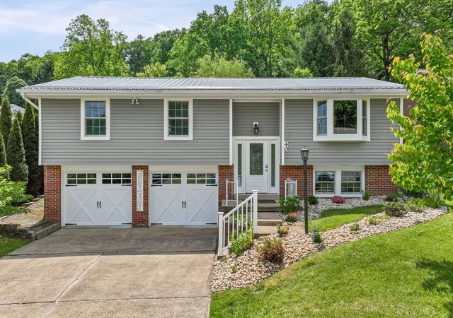 Homes for sale in Plum Boro, PA | 40 Moraine Rd, Plum Boro, PA 15239 | MLS# 1758260