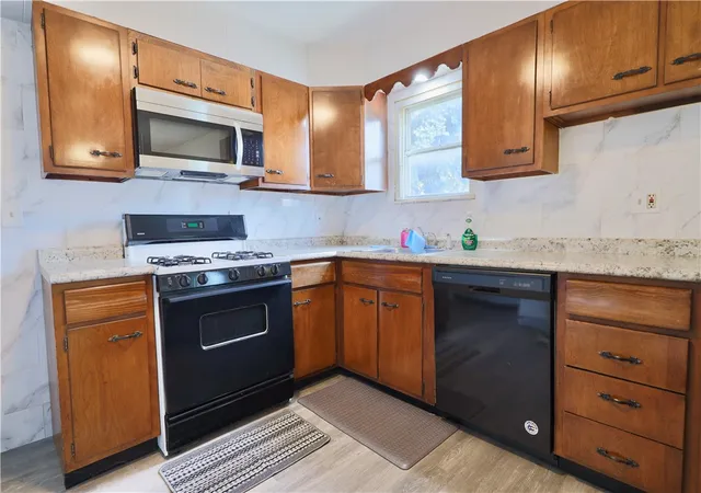 Listing Photo 2 - Condo for sale in building located at 5727 Rural St, Pittsburgh, PA 15206 - Unit #