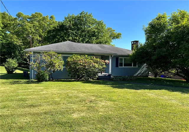 1st image of 11 Evergreen Dr, Hempfield Twp, PA 16125 | MLS# 1758308