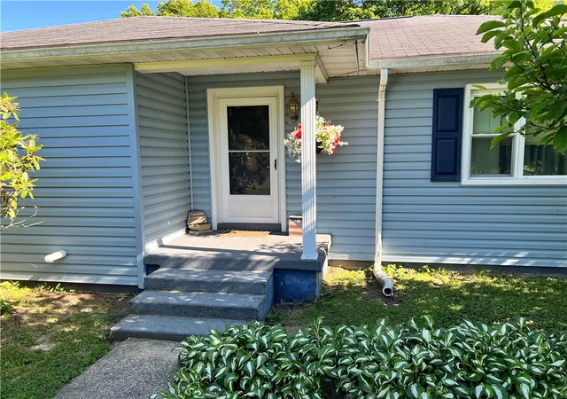 2nd image of 11 Evergreen Dr, Hempfield Twp, PA 16125 | MLS# 1758308