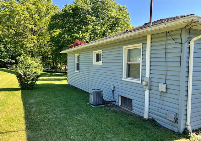 3rd image of 11 Evergreen Dr, Hempfield Twp, PA 16125 | MLS# 1758308