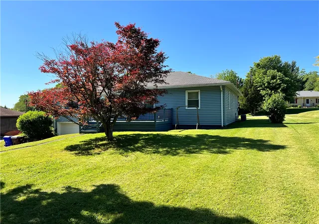 4th image of 11 Evergreen Dr, Hempfield Twp, PA 16125 | MLS# 1758308