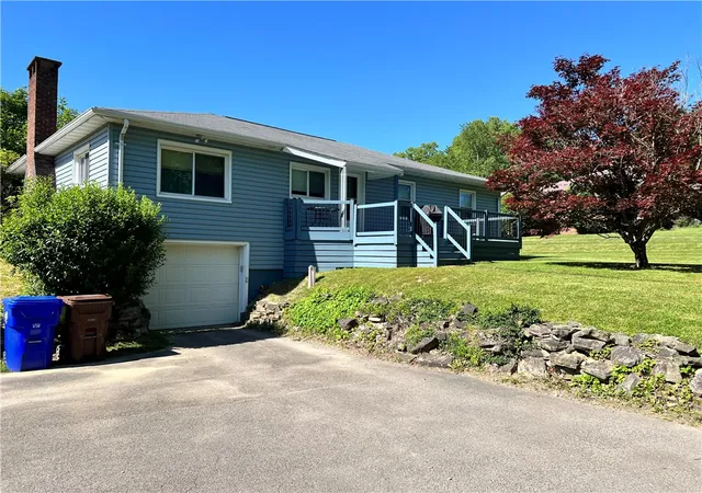 5th image of 11 Evergreen Dr, Hempfield Twp, PA 16125 | MLS# 1758308