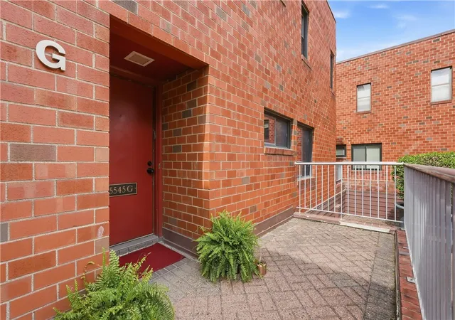 2nd image of 5545 Forbes Ave, Squirrel Hill, PA 15217