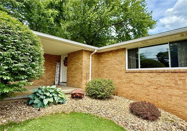 2nd image of 215 Fisher Rd, Saxonburg, PA 16056 | MLS# 1758314