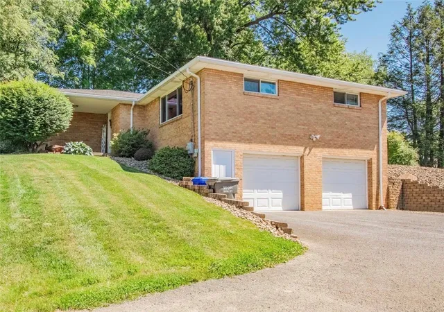 3rd image of 215 Fisher Rd, Saxonburg, PA 16056 | MLS# 1758314