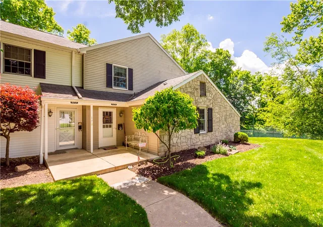 3rd image of 179 Roscommon Pl, Peters Twp, PA 15317 | MLS# 1757878