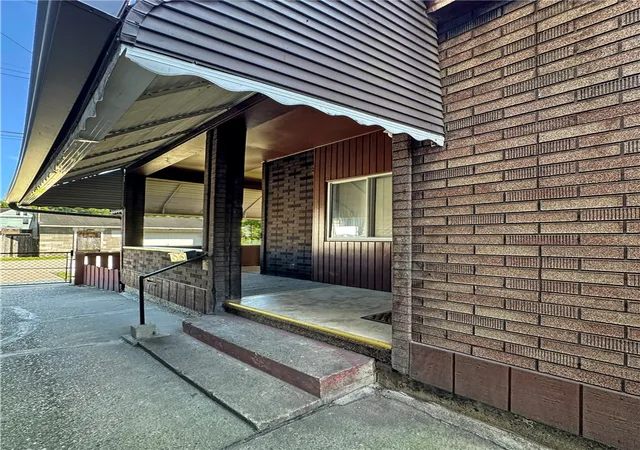 Photo 2 of Single family home for sale at 420 Arctic St, Mc Keesport, PA 15132 | MLS# 1758149 | Listing updated on 2026-07-08