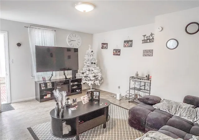 Photo 2 of Townhouse for sale at 333 Washington St, Mc Kees Rocks, PA 15136 | MLS# 1757831 | Listing updated on 2026-07-27