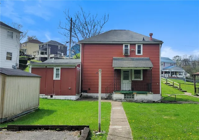 Photo 1 of Single family home for sale at 725 East Dr, Clairton, PA 15025 | MLS# 1758374 | Listing updated on 2026-07-06