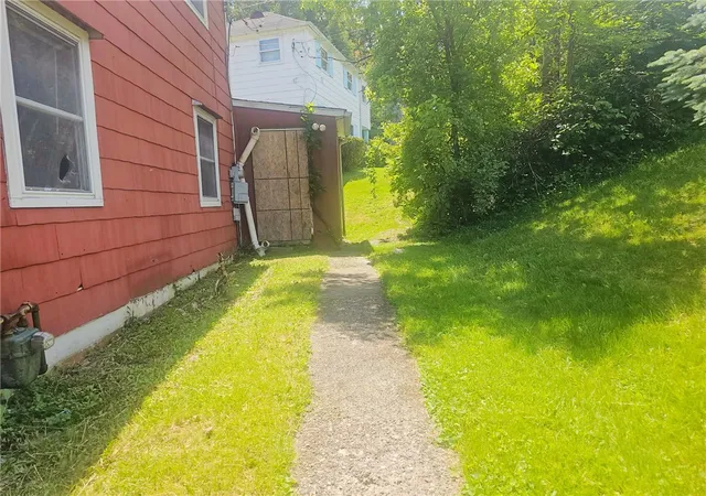 Photo 4 of Single family home for sale at 725 East Dr, Clairton, PA 15025 | MLS# 1758374 | Listing updated on 2026-07-06