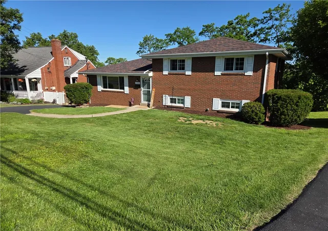 Homes for sale in Scott Twp, PA | 1398 Raven Dr, Scott Twp, PA 15243 | MLS# 1758376