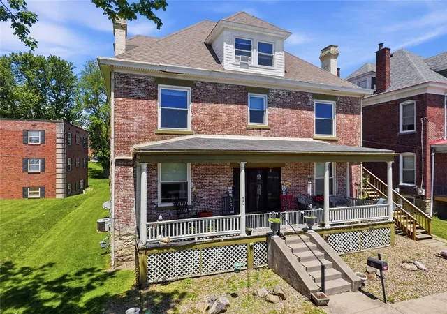 3rd image of 224 W College St, Canonsburg, PA 15317 | MLS# 1758106