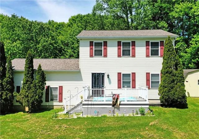 Homes for sale in Jefferson Twp, PA | 7715 Lamor Rd, Jefferson Twp, PA 16137 | MLS# 1757967