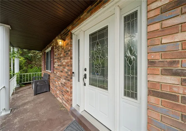 2nd image of 4044 Briarwood Dr, Hempfield Twp, PA 15644 | MLS# 1758365