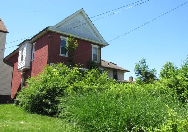 Photo 4 of Single family home for sale at 513 Park St, Mc Keesport, PA 15132 | MLS# 1758446 | Listing updated on 2026-07-30