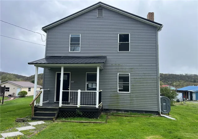 Homes for sale in Cowanshanock Twp, PA | 1402 State Route 1042, Cowanshanock Twp, PA 16222 | MLS# 1758379