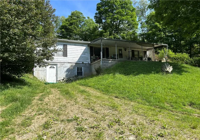 Homes for sale in Kiskiminetas Twp, PA | 170 Clarks Hollow Rd, Kiskiminetas Twp, PA 15686 | MLS# 1758467
