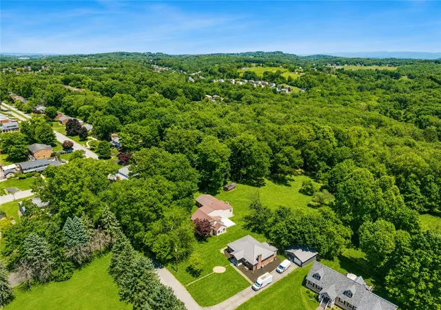 Homes for sale in Hempfield Twp, PA | 4531 Ridgeview Dr, Hempfield Twp, PA 15601 | MLS# 1758469