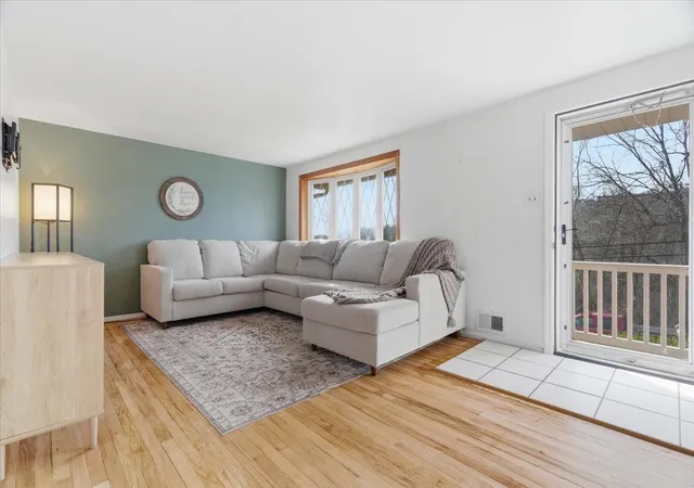 Homes for sale in Brentwood, PA | 505 Pointview Rd, Brentwood, PA 15227 | MLS# 1758484