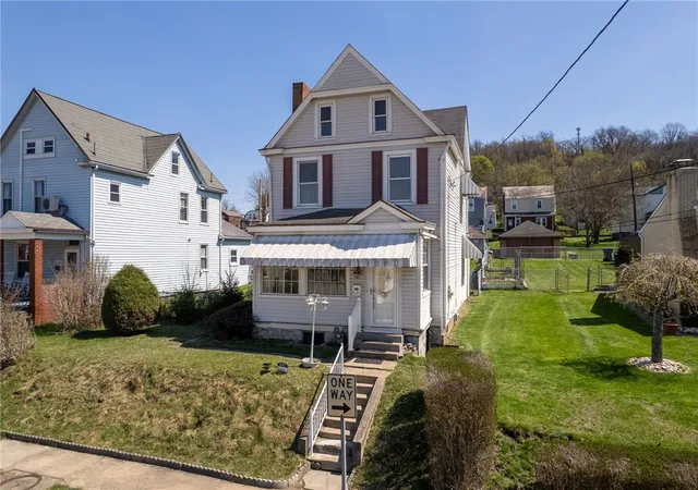 Homes for sale in Verona, PA | 633 3rd St, Verona, PA 15147 | MLS# 1757936