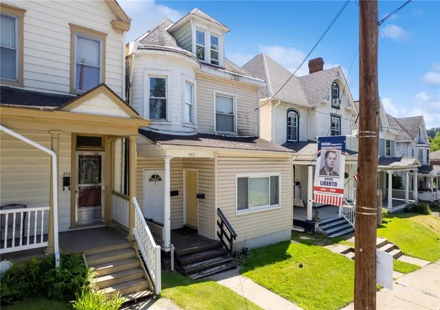 Homes for sale in Verona, PA | 450 Center Avenue, Verona, PA 15147 | MLS# 1758235