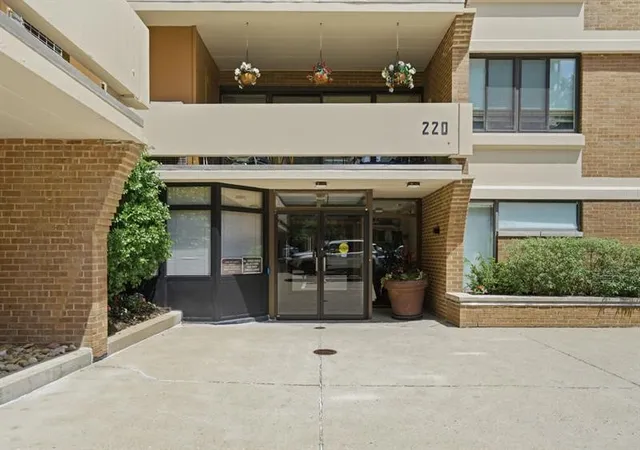 Homes for sale in Oakland, PA | 220 N Dithridge #603, Oakland, PA 15213 | MLS# 1758422
