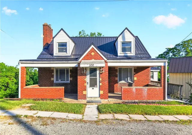 3rd image of 102 Payne Hill Rd, Clairton, PA 15025 | MLS# 1758503