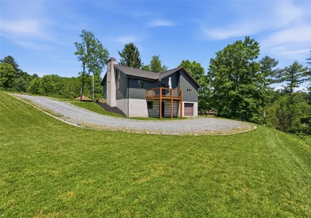 3rd image of 2420 Thomas Dr, Allison Park, PA 15101 | MLS# 1758513