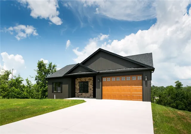 2nd image of 10 Vincent Dr #4, North Union Twp, PA 15401 | MLS# 1758536