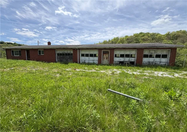 Homes for sale in Shelocta, PA | 5479 Route 422 Hwy, Shelocta, PA 15701 | MLS# 1758495