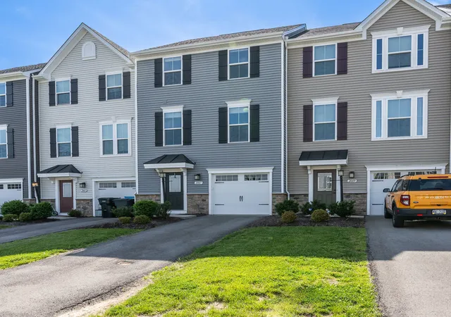 3rd image of 2007 Cade Dr, Center Twp, PA 15061 | MLS# 1758557