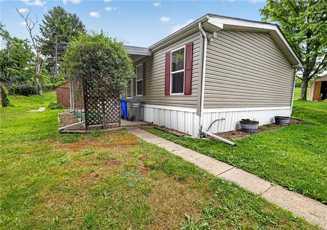 image of 914 Chester Dr, Cranberry Twp, PA 16066 | MLS# 1758547