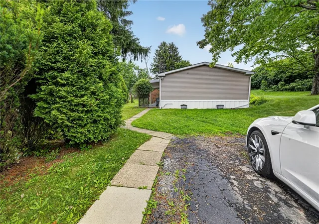 image of 914 Chester Dr, Cranberry Twp, PA 16066 | MLS# 1758547