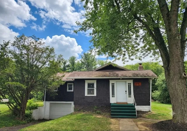 2nd image of 634 Scotland Ln, Union Twp, PA 16101 | MLS# 1758548