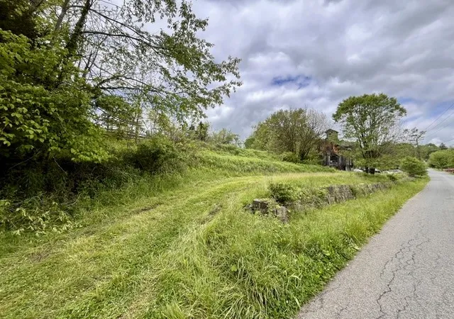 3rd image of 4448-4450 Hollow Road, New Castle, PA 16101 | MLS# 1758573