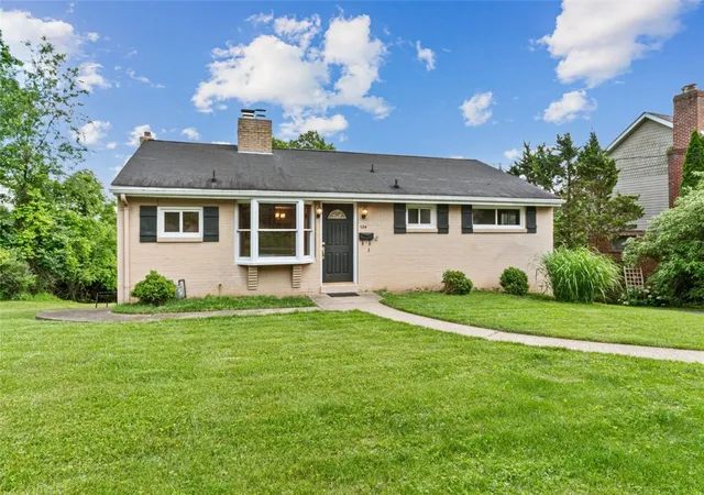 2nd image of 504 Long Dr, Upper St Clair, PA 15241 | MLS# 1757769