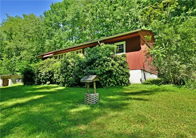 Photo 2 of Single family home for sale at 184 Mcclain Ln, New Castle, PA 16105 | MLS# 1758608 | Listing updated on 2026-07-21
