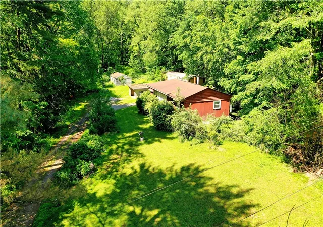 Photo 2 of Single family home for sale at 184 Mcclain Ln, New Castle, PA 16105 | MLS# 1758608 | Listing updated on 2026-07-21