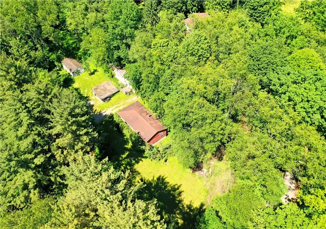 Photo 4 of Single family home for sale at 184 Mcclain Ln, New Castle, PA 16105 | MLS# 1758608 | Listing updated on 2026-07-21