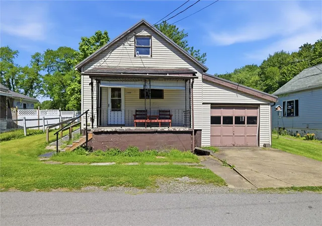 Homes for sale in Kiskiminetas Twp, PA | 1449 2nd St, Kiskiminetas Twp, PA 15613 | MLS# 1758633