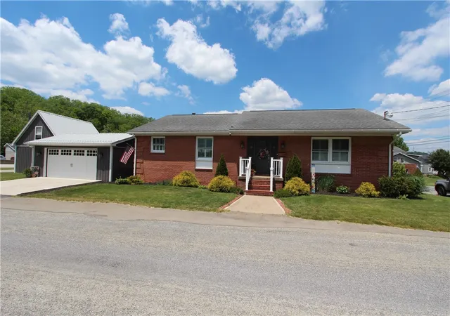 Homes for sale in Ligonier Boro, PA | 301 W Loyalhanna St, Ligonier Boro, PA 15658 | MLS# 1758601