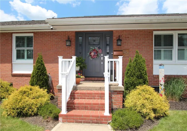Homes for sale in Ligonier Boro, PA | 301 W Loyalhanna St, Ligonier Boro, PA 15658 | MLS# 1758601