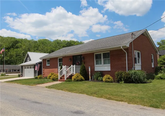 Homes for sale in Ligonier Boro, PA | 301 W Loyalhanna St, Ligonier Boro, PA 15658 | MLS# 1758601
